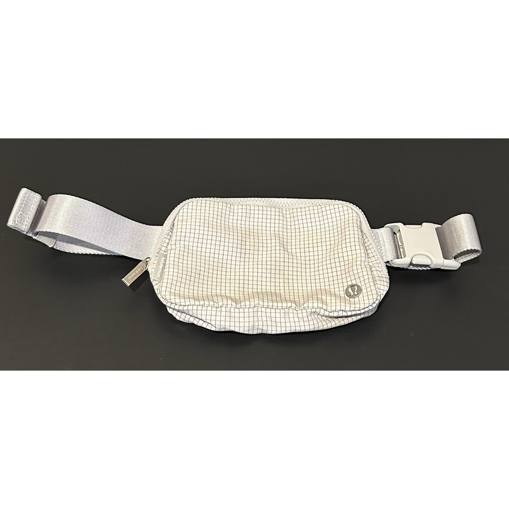 Lululemon Everywhere‎ Belt Bag
